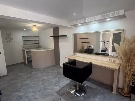 ? local commercial à louer (30m²) – ancien salon de coiffure en bord de nationale