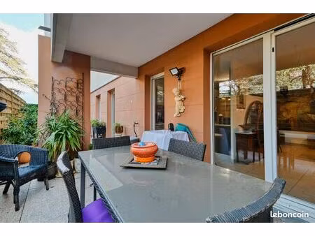 vends t3 62 m2 terrasse 32 m2 rdc