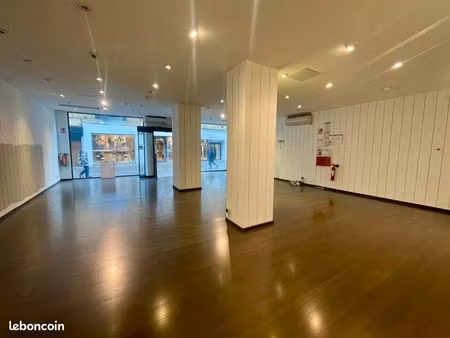 local commercial 445 m²