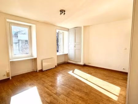 appartement t2 rénové de 40 m² à commentry (03600)