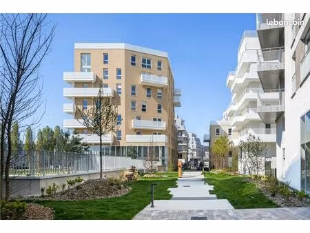 boutique 130 m² bondy