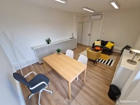 bureau de 19 m² partagé décoré et équipé dans local de 72 m²  rue d'auch à colomiers quart
