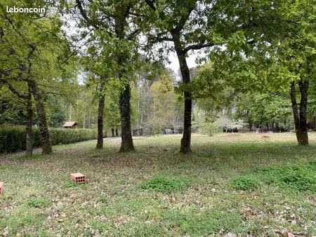 terrain 1 700 m² louchats