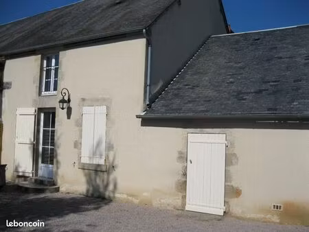 maison 100 m2 avec garage et grand jardin 1500 m2 proche commerces à sainte sévère