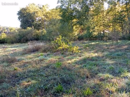 terrain 1 100 m² tresses