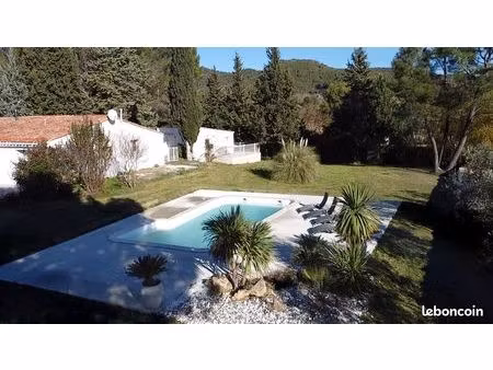 propriété composée de 3 habitations indépendantes