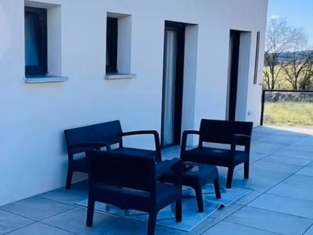 maison moderne avec piscine