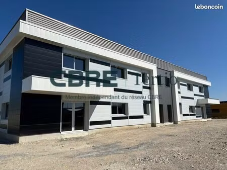 local d'activité 910 m²