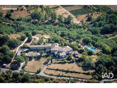 local 1000 m² joyeuse