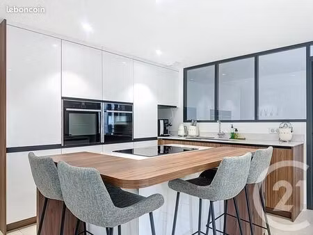 maison 8 pièces 206 m²