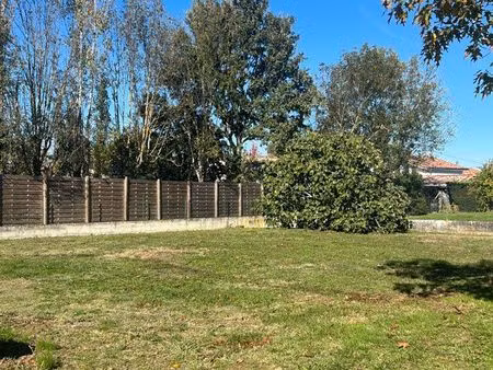 terrain constructible viabilisé 500m2+chemin privé