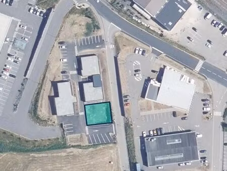 terrain à bruyères pour l'implantation d'une cellule commerciale