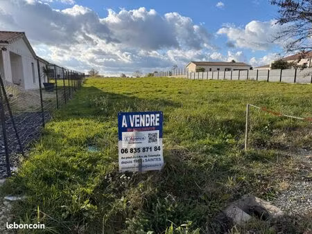 terrain constructible 939m² viabilisé