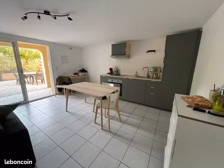 location t2 à l'année carqueiranne