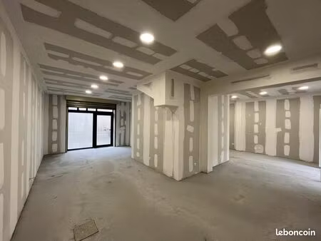 local commercial 83 m² toulon