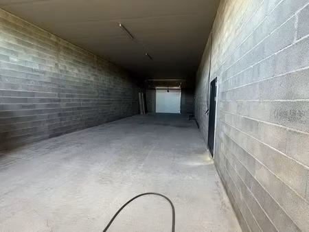 location box d’une surface de 140m2 au sol