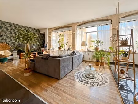 loft/atelier/surface 6 pièces 169 m²
