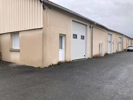 location 70 m² entrepot + 30 m² bureaux