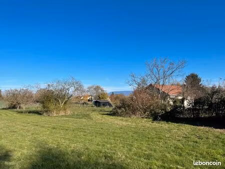 beau terrain constructible à la bâtie montgascon