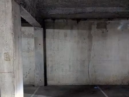 place de parking sécurisé