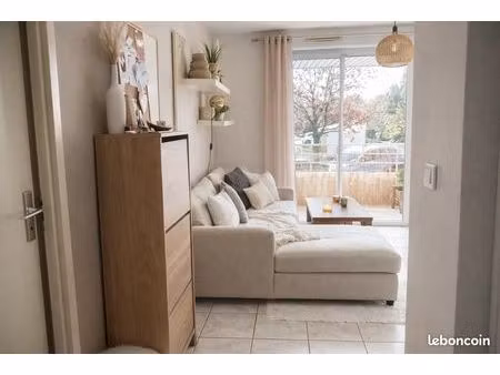 particulier vend appartement t2 de 33 m² dans une résidence sécurisée avec terrasse et pis
