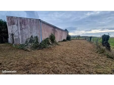 terrain constructible avec hangar