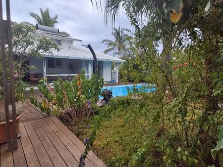 ensemble immobilier : f4 + f2 sur parcelle d’environ 500 m² avec piscine à etang-salé les 