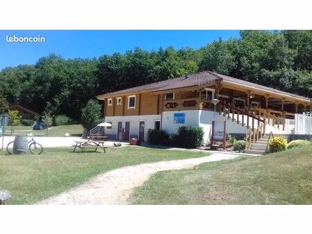 batiment restaurant 350 m2 avec divers locaux