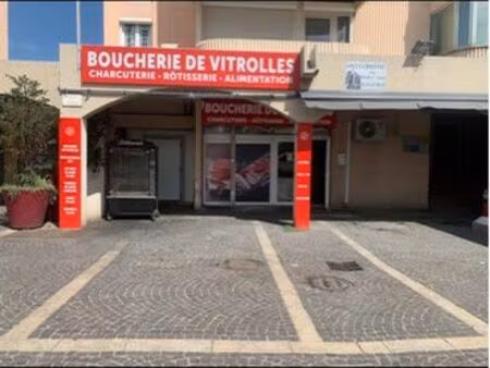 cède 2 local boucherie/rôtisserie+place de marché