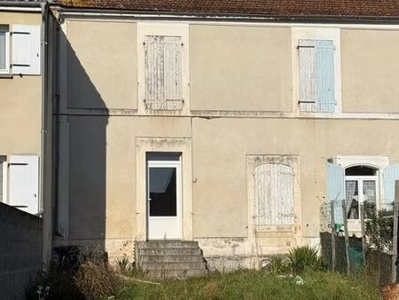 maison en pierre 2 chambres avec jardin à rénover