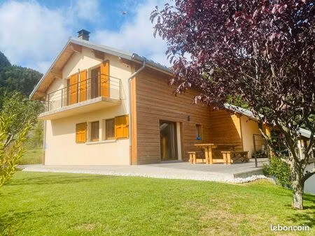 maison . 6 pièces . 150 m2