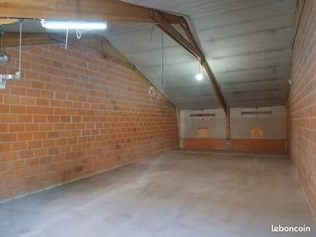 location grand local de stockage