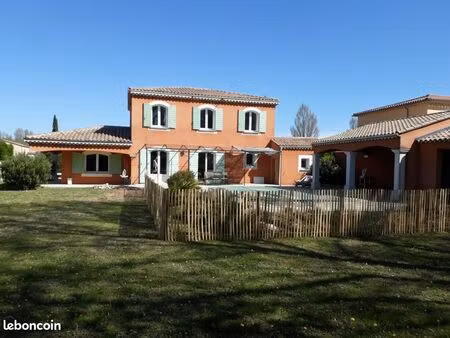 villa 5 pièces 137 m²