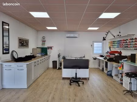 à louer – local commercial rénové de 145 m² – 1 500 / mois