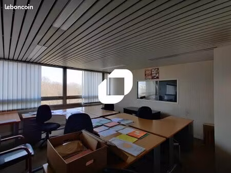 bureau 600 m²