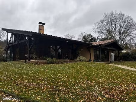 propriété 9 pièces 230 m²