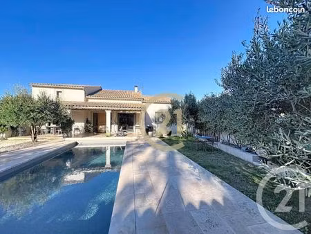 villa 6 pièces 180 m²