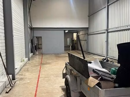 loue locaux professionnels + bureaux trés bien situés