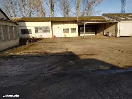 local 1150 m² vernon