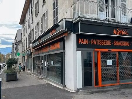 local commercial emplacement stratégique voiron