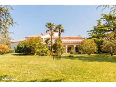 maison 9 pièces 338 m²