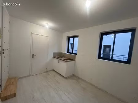 charmant studio neuf centre ville