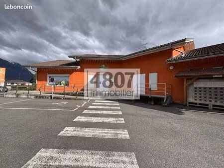 local commercial 660 m²