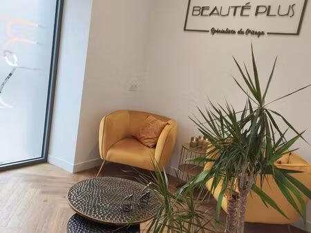recherche technicienne de beauté pour local en partage