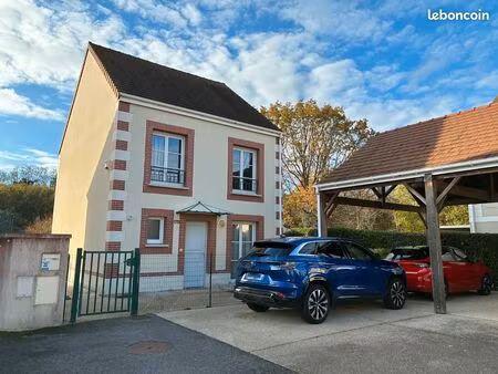 maison individuelle 5p – 107 m² – piscine – salle de cinéma – vue forêt