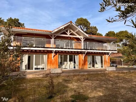 maison 11 pièces 322 m²