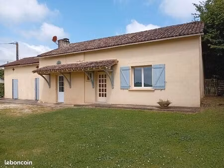 longère a liorac sur louyre avec bâtiment annexes