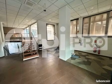 local commercial 210 m²