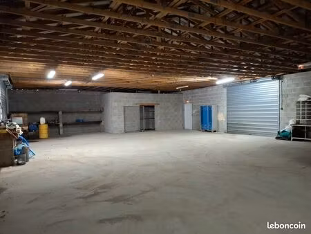 location hangaridéal pour artisans  entreprise ayant besoin de stockage intérieur et extér