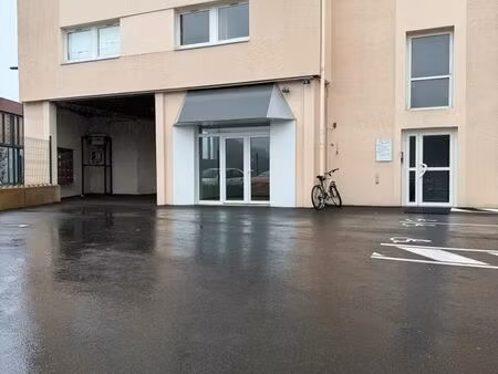 local commercial mende